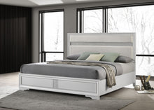 Load image into Gallery viewer, Miranda California King, E.King, Queen, Full, &amp; Twin Bed Black &amp; White