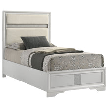 Load image into Gallery viewer, Miranda California King, E.King, Queen, Full, &amp; Twin Bed Black &amp; White