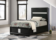 Load image into Gallery viewer, Miranda California King, E.King, Queen, Full, &amp; Twin Bed Black &amp; White
