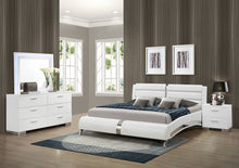 Load image into Gallery viewer, Jeremaine 5 Pc Bedroom Sets White