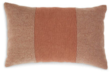 Load image into Gallery viewer, Dovinton Pillow (Set of 4)
