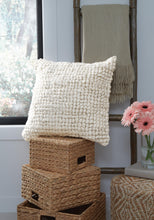 Load image into Gallery viewer, Aavie Pillow