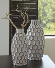 Load image into Gallery viewer, Dionna Vase (Set of 2)