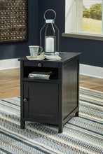 Load image into Gallery viewer, Treytown Chairside End Table