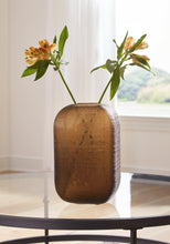 Load image into Gallery viewer, Capard Vase