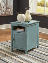 Load image into Gallery viewer, Treytown Chairside End Table