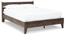 Load image into Gallery viewer, Calverson Panel Bed image