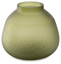 Load image into Gallery viewer, Scottyard Vase