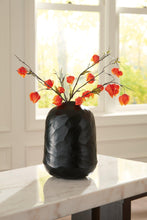 Load image into Gallery viewer, Ryanford Vase