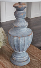 Load image into Gallery viewer, Cylerick Table Lamp