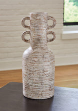 Load image into Gallery viewer, Wellbridge Vase