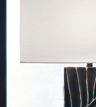 Load image into Gallery viewer, Bartlen Table Lamp