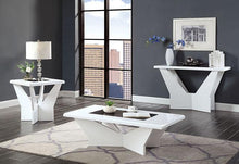 Load image into Gallery viewer, DUBENDORF End Table, White