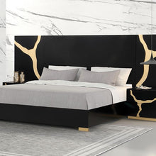 Load image into Gallery viewer, Goldsberg E.King Bed w/ Wall Panels