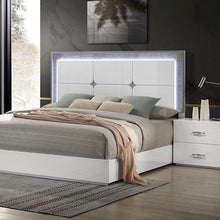 Load image into Gallery viewer, Stoholm E.King &amp; Queen Bed image