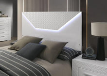 Load image into Gallery viewer, Whitby E.King &amp; Queen Bed