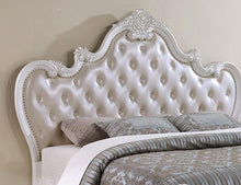 Load image into Gallery viewer, Ventresca E.King &amp; Queen Bed White &amp; Chrome