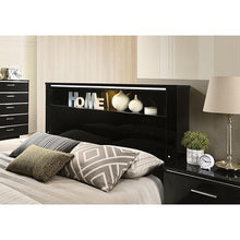 Load image into Gallery viewer, Carlie Queen Bedroom Set Black &amp; White