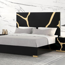 Load image into Gallery viewer, Goldsberg E.King &amp; Queen Bed Grey &amp; Pink