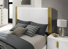 Load image into Gallery viewer, Basildon E.King &amp; Queen Bed
