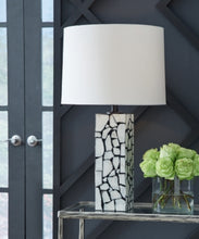 Load image into Gallery viewer, Macaria Table Lamp