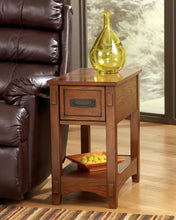 Load image into Gallery viewer, Breegin Chairside End Table
