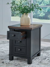 Load image into Gallery viewer, Wildenauer Chairside End Table