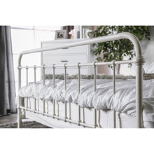 Load image into Gallery viewer, Iria Bed Brown &amp; Black
