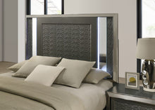 Load image into Gallery viewer, Leyland E.King &amp; Queen Bed