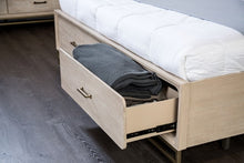 Load image into Gallery viewer, Sandnes E.King &amp; Queen Bed
