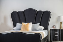Load image into Gallery viewer, Melodi Parc E.King &amp; Queen Bed Black &amp; Silver